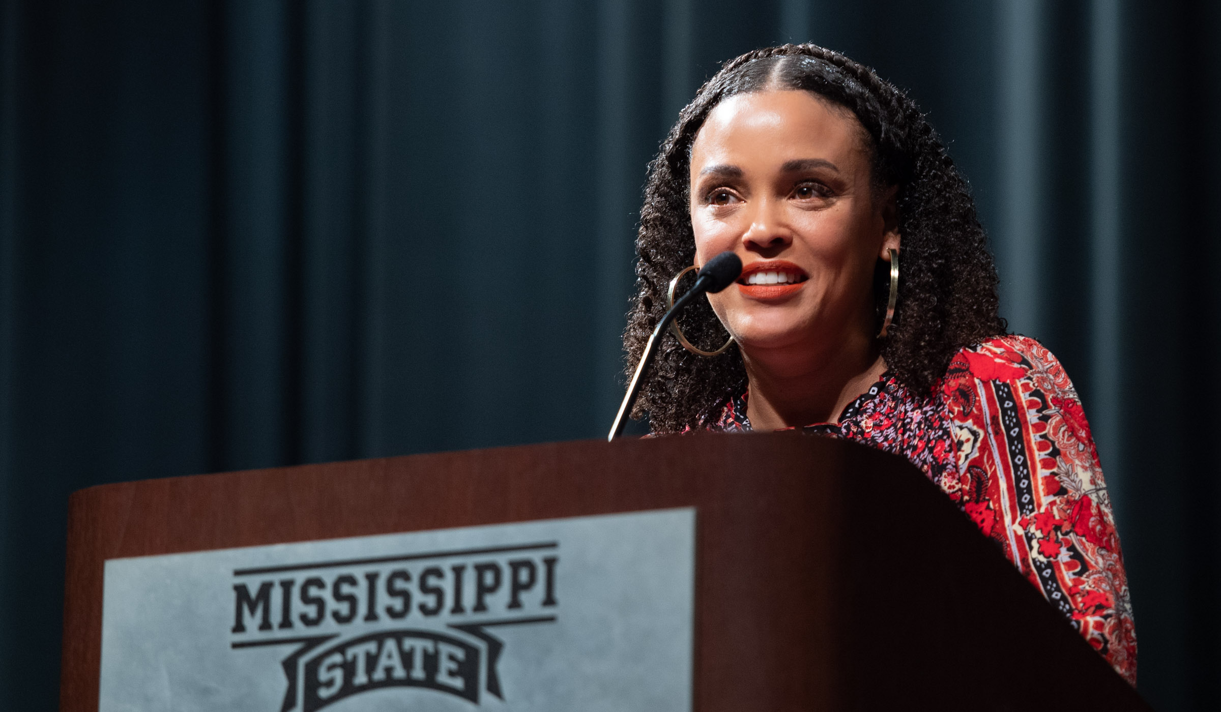 Author Jesmyn Ward speaks behind a podium with a microphone.