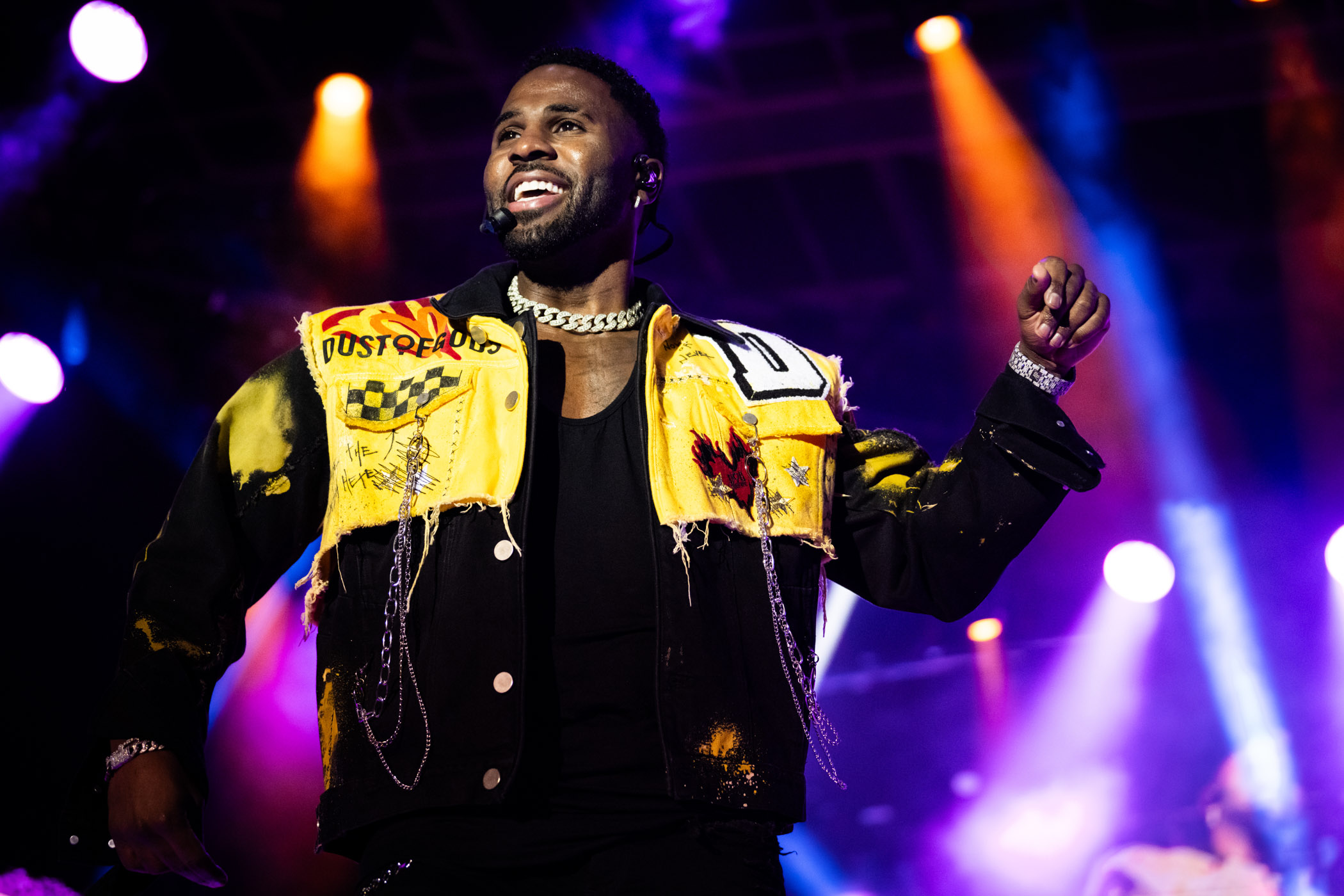 Bulldog Bash 2023 headliner Jason Derulo performs for thousands of MSU students and fans in the heart of Downtown Starkville.