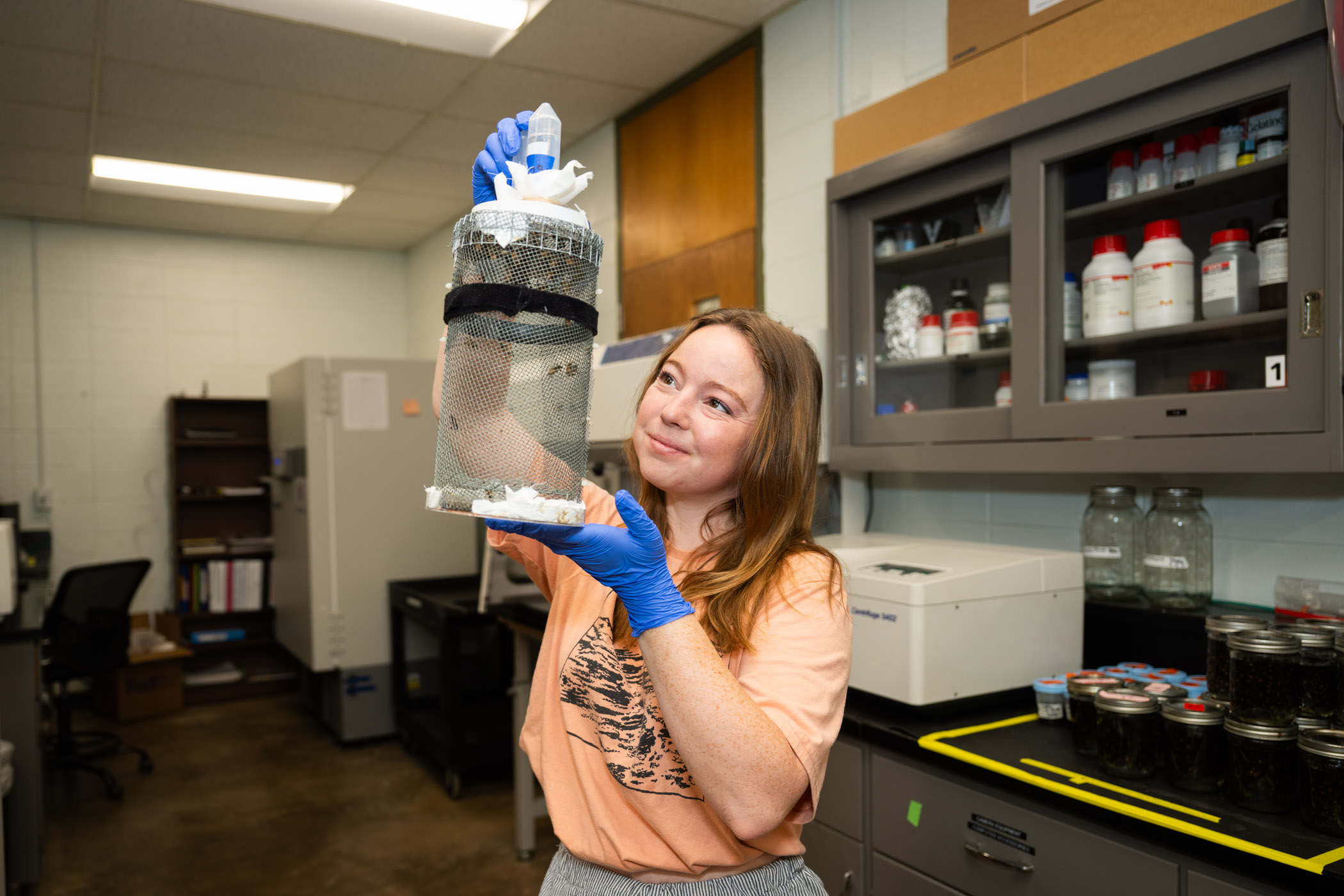 Lauren Jennings, an entomology doctoral student from Pickensville, Alabama, collects sugar syrup-consumption data for a study on bees&#039; gut microbiomes for the PCB Bee Lab, an apiculture and pollinator learning center led by Assistant Professor Priyadarshini Chakrabarti Basu. The lab is operated by the MSU Department of Biochemistry, Molecular Biology, Entomology and Plant Pathology. 