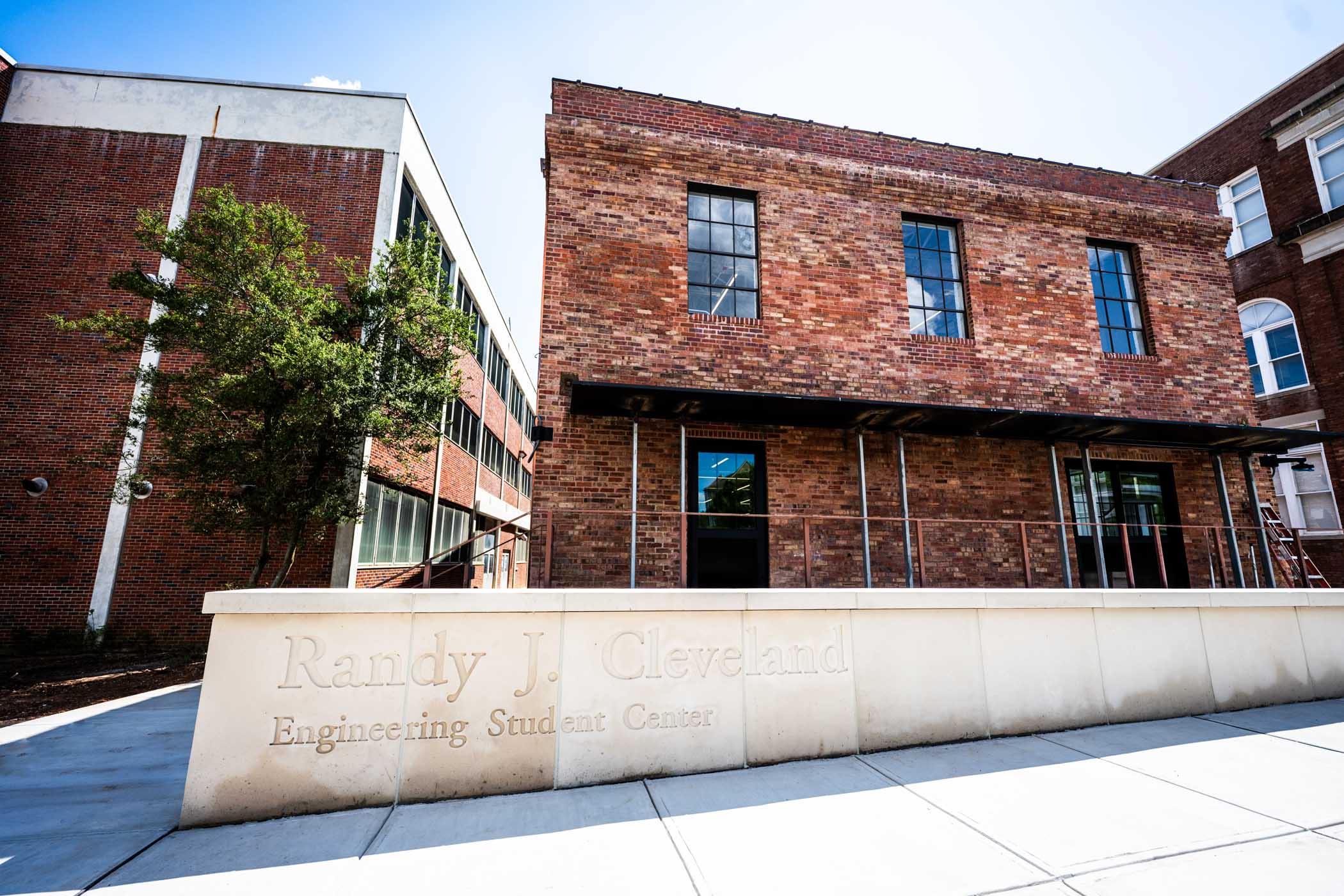 One of MSU’s ongoing renovation projects is nearing completion with the transformation of the Randy J. Cleveland Engineering Student Center. Designed to blend modern amenities with a respect for its history, the updated Cleveland Center will foster collaboration and enrich learning experiences for students in the James Worth Bagley College of Engineering.  Upgrades include the addition of a new second floor within the existing structure, featuring a student maker space and team rooms that support project-ba