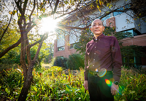 outside portrait of Changyou "Edwin" Sun