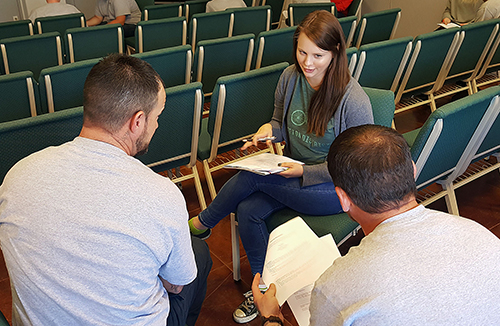 Jessica White, a fall 2017 MSU criminology graduate, leads a group discussion at the Noxubee Community Work Center in Macon. (Photo by Vickie King, MDOC)