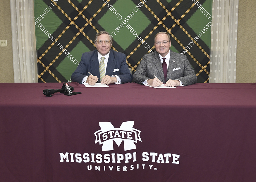 Roger Parrott and Mark E. Keenum sign an MOU at Belhaven University.