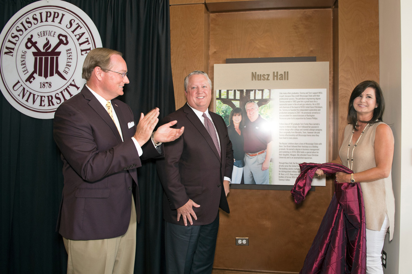 MSU President Mark E. Keenum, along with Tommy and Terri Nusz, unveil a commemorative plaque in the new G.V. “Sonny” Montgomery Center for America’s Veterans at Nusz Hall. (Photo by Beth Wynn)