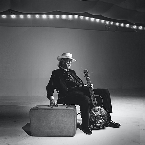 A picture of Watermelon Slim holding a guitar