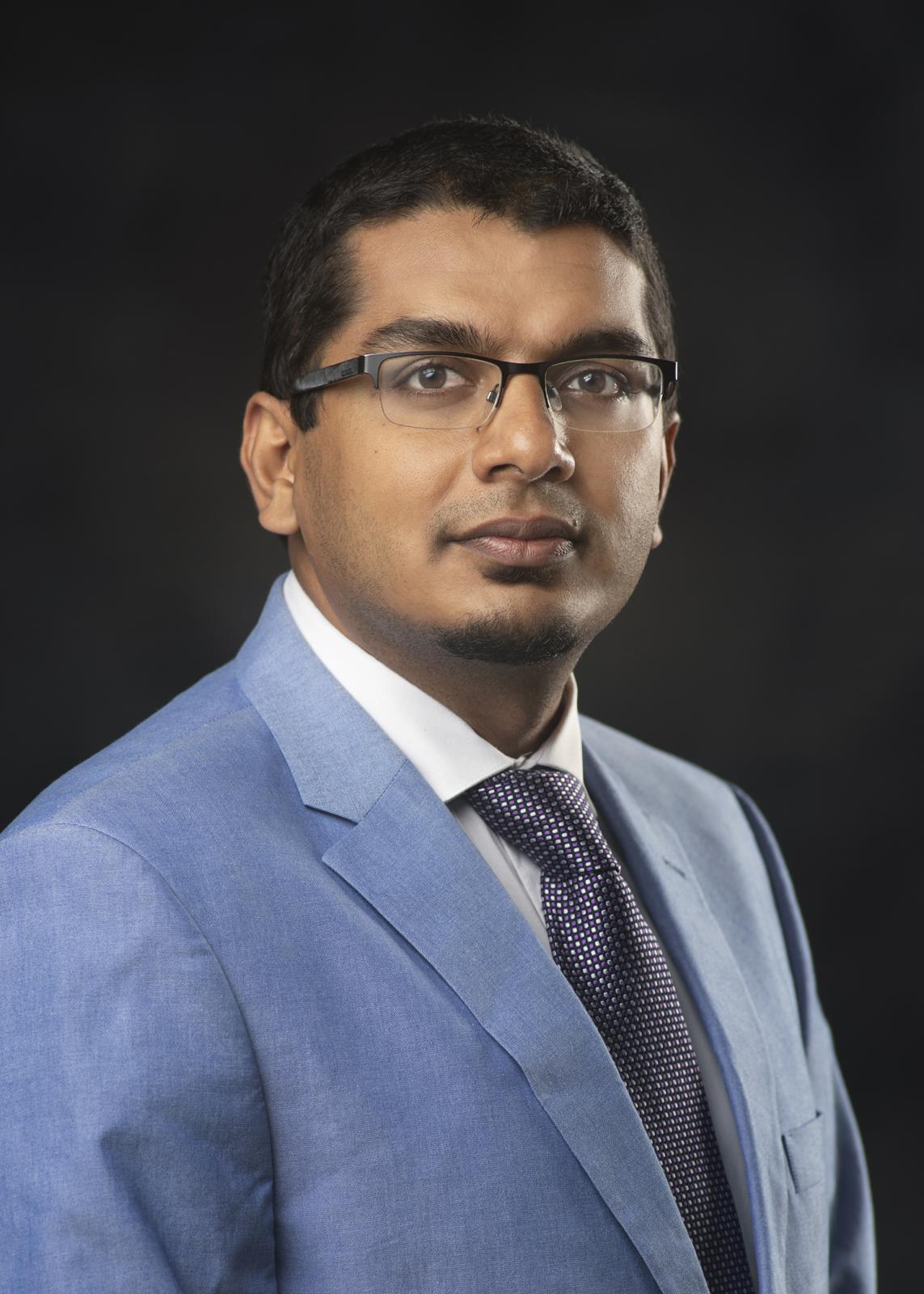 A portrait of Shreyas Narsipur.