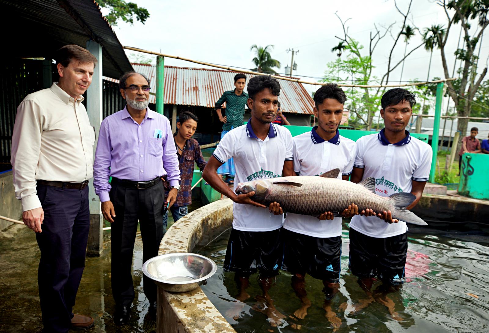 Mark Lawrence, left, observes improved carp broodstock at a fish hatchery in Bangladesh through work with the Mississippi State-managed Feed the Future Innovation Lab for Fish. Lawrence will help global experts address pressing issues of food security as vice chair of the council coordinating the 16 Feed the Future Innovation Labs. (Photo by M. Gulam Hussain)