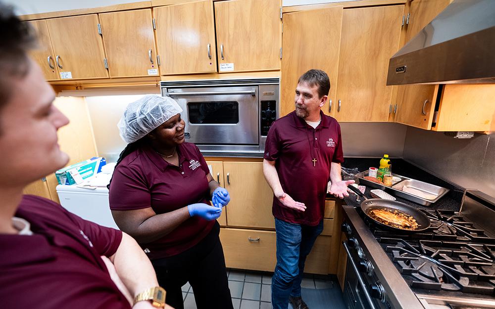 Wes Schilling speaks to students in a kitchen laboratory.