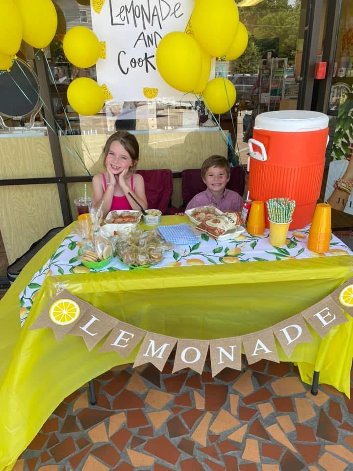 two kids with lemonade stand