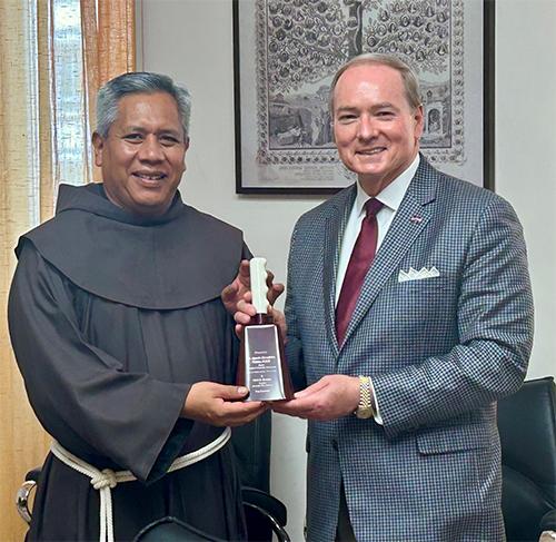 Mississippi State University President Mark E. Keenum met and exchanged official gifts with Professor Agustin Hernández Vidales, Rector of the Pontifical University Antonianum in Rome.