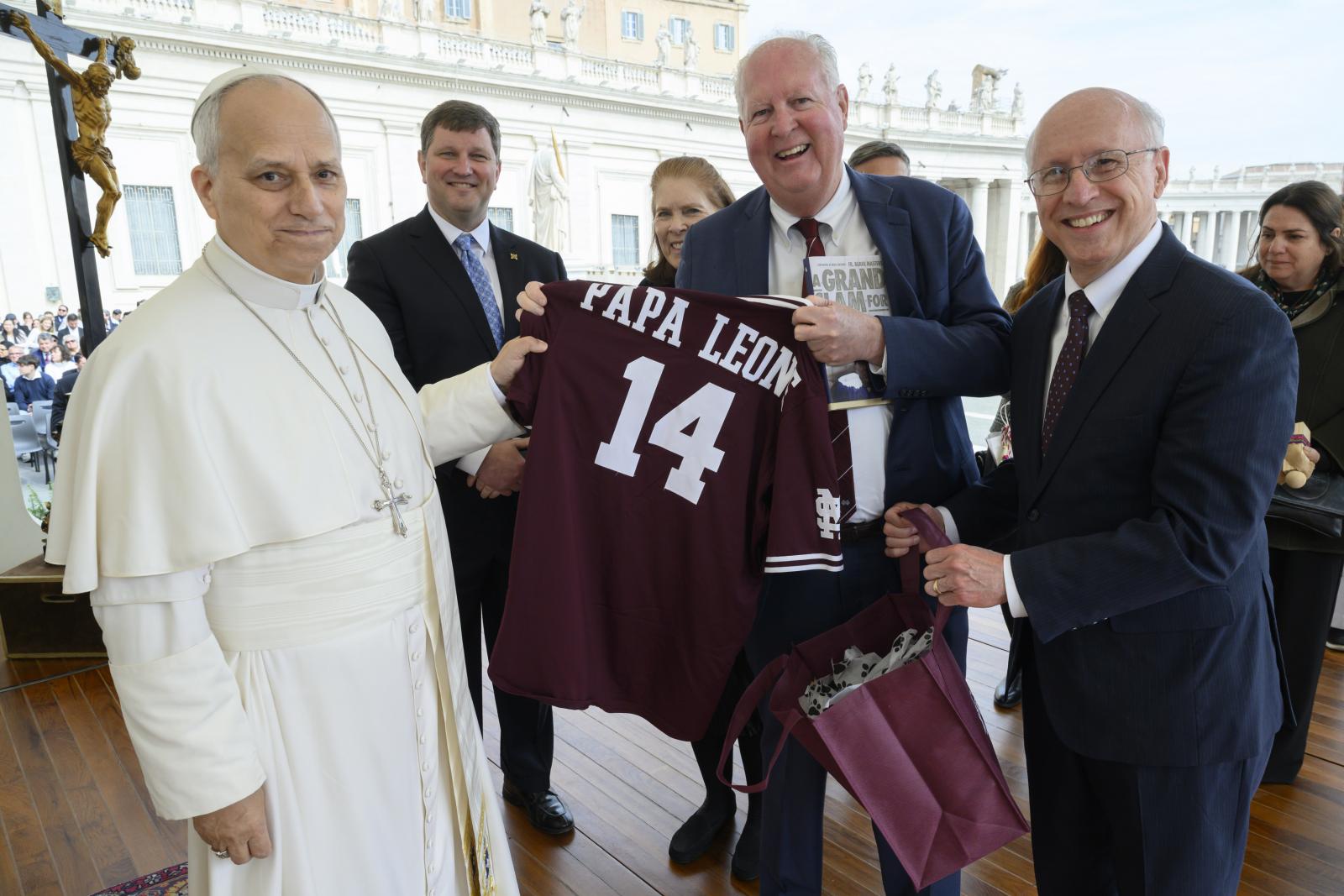 photo of pope with ms state representatives in Rome